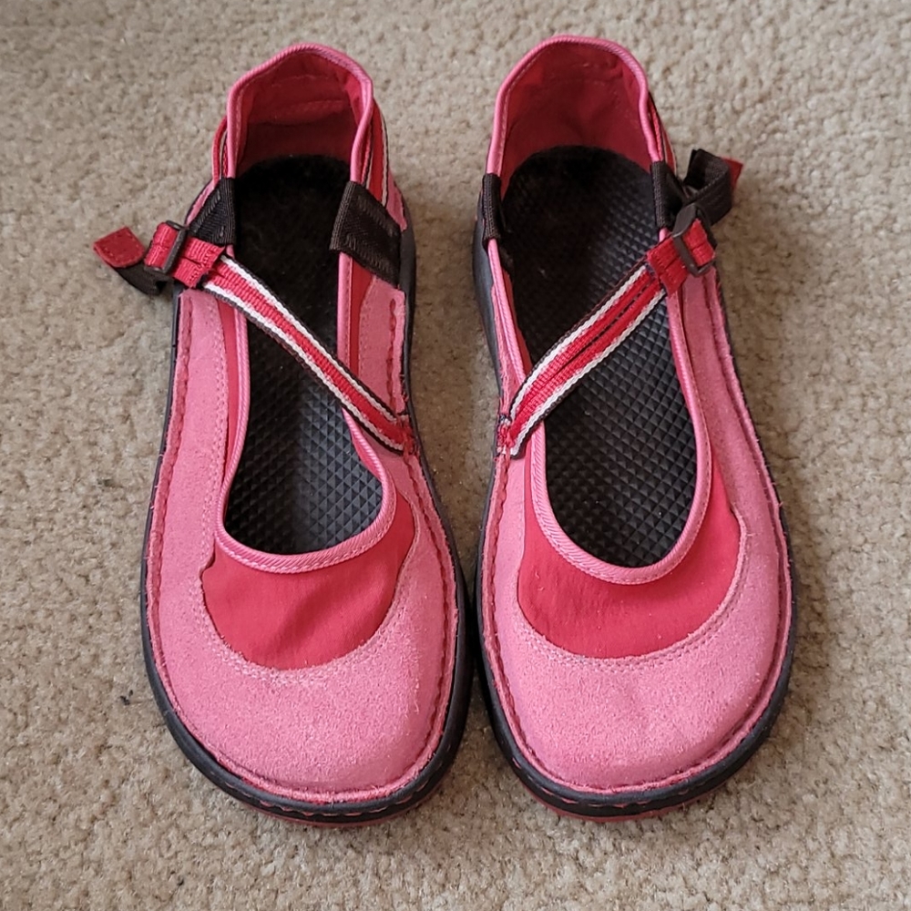 Chacos Slip On Shoes Size 6